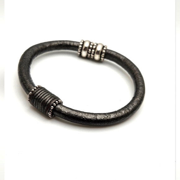 ๐ข3/$19๐ข Biker Boho Style Silvery Leather Magnetic Clasp Bracelet - Picture 6 of 7